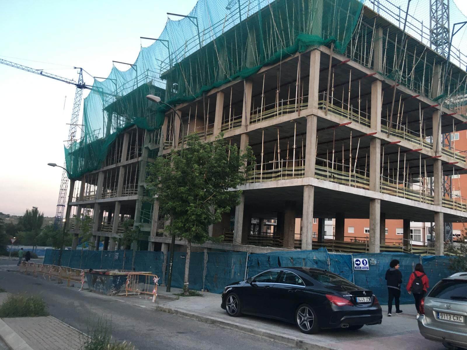Estructura de varias plantas en construcción
